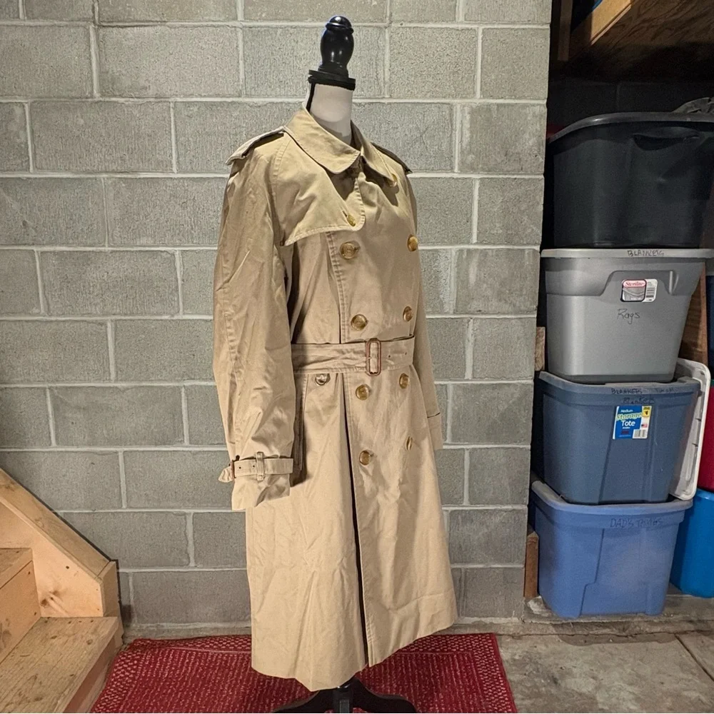 Burberry trench coat. - Picture 4 of 16